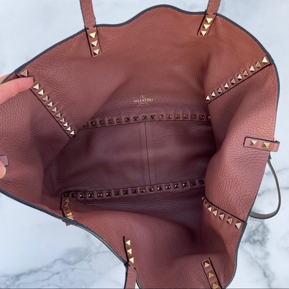 Valentino Rockstud reversible double-sided trapeze tote bag dusty rose and gray - Picture 14 of 17